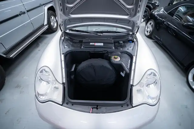Porsche 911 view 10