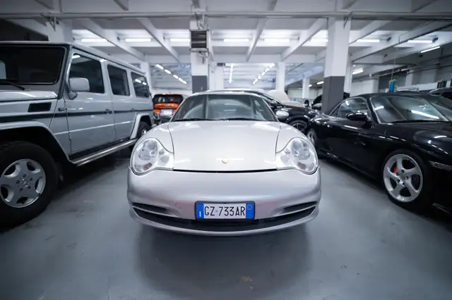 Porsche 911 view 4