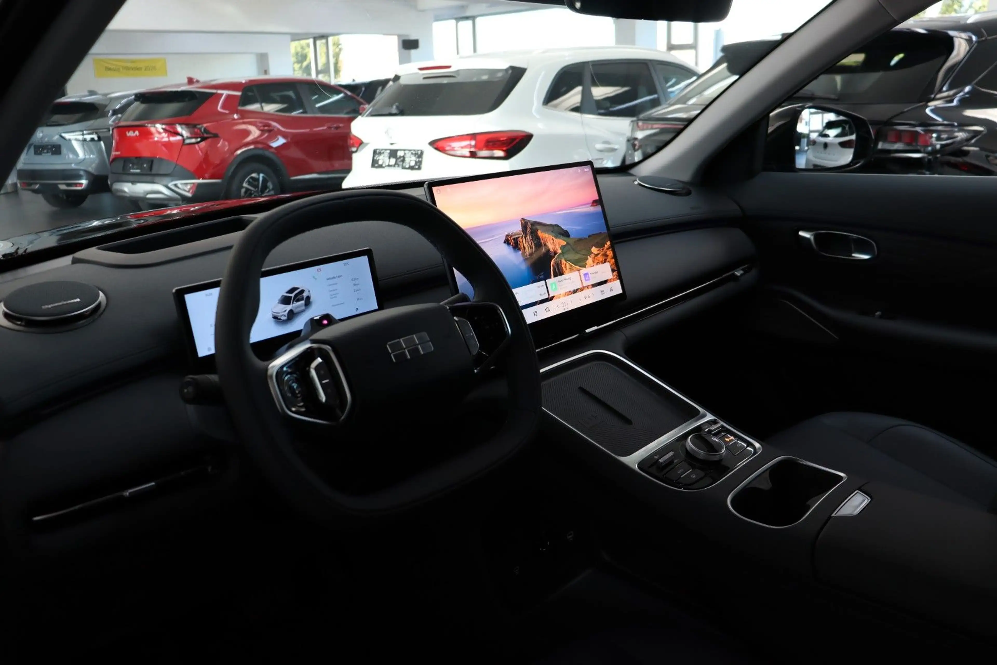Geely Starray EM-i MAX+ PHEV E.Heck Pano HUD PDC V+h — photo 9