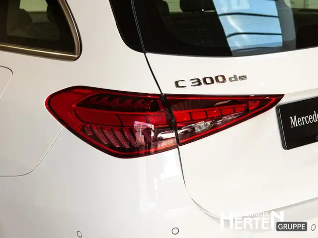 Mercedes-Benz C-Class view 14