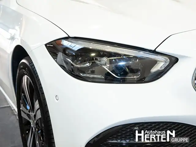 Mercedes-Benz C-Class view 13