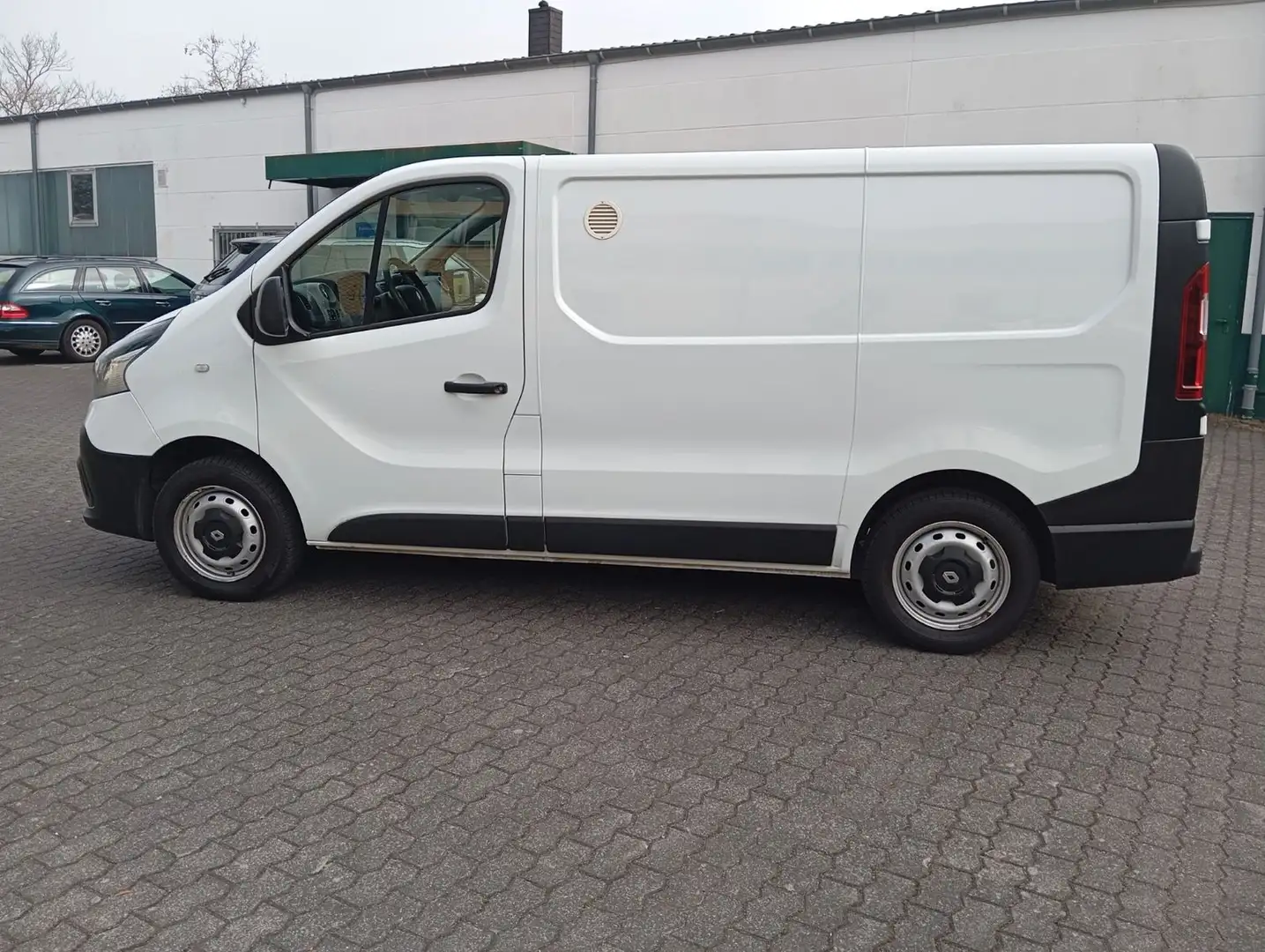 Renault Trafic 1.6 Klima PDC AHK Weiß - 2