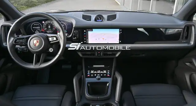 Porsche Cayenne view 11