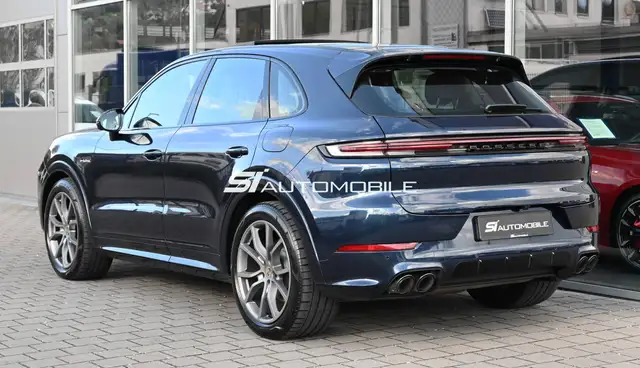 Porsche Cayenne view 3
