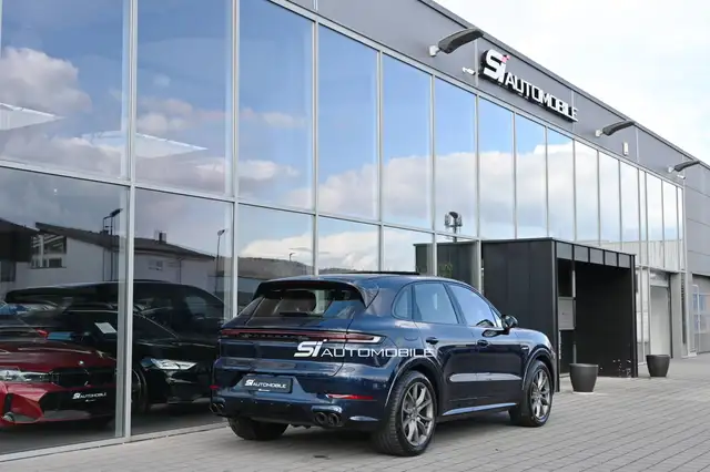 Porsche Cayenne view 5