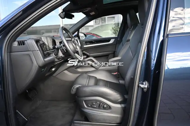 Porsche Cayenne view 10