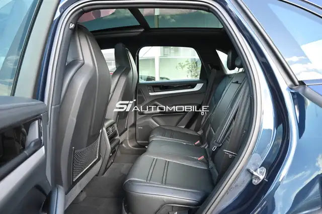 Porsche Cayenne view 13