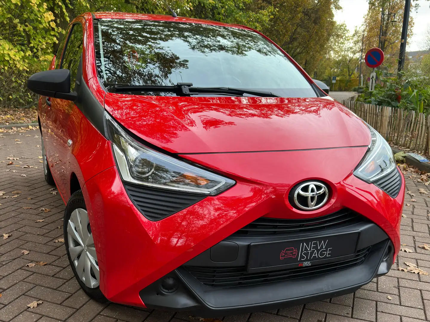 Toyota Aygo Aygo 5-deurs AIRCO*DAB*BLUETOOTH*GARANTIE Rouge - 1