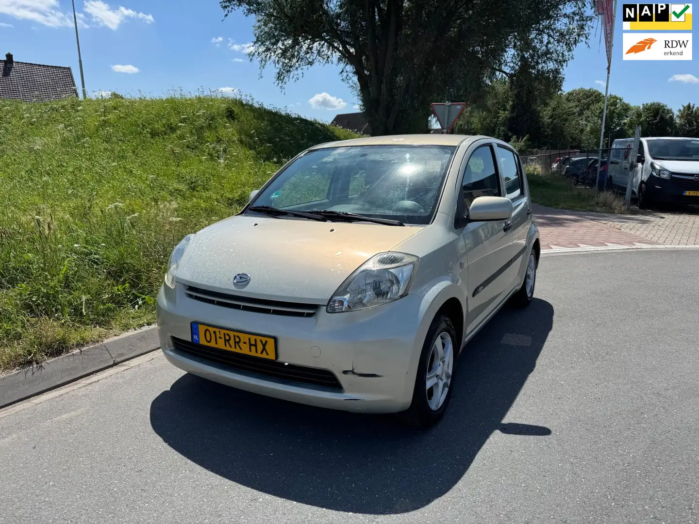 Daihatsu Sirion 2 1.3-16V Comfort Automaat 5Drs Trekhaak Бежевий - 1