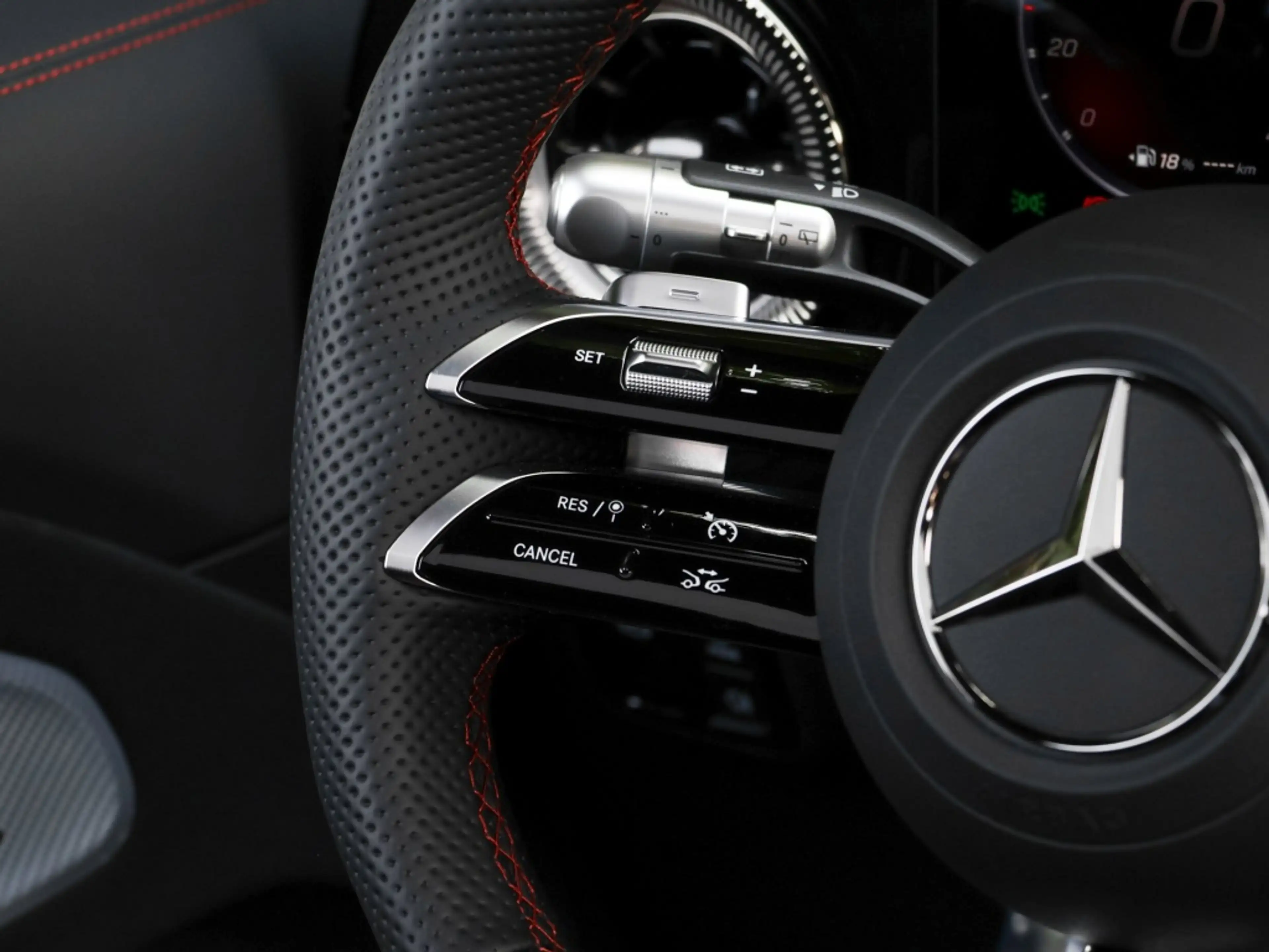 Mercedes-Benz GLB 220 4M AMG-Sport+Burm+Pano+Super+MLB+Memo — photo 11