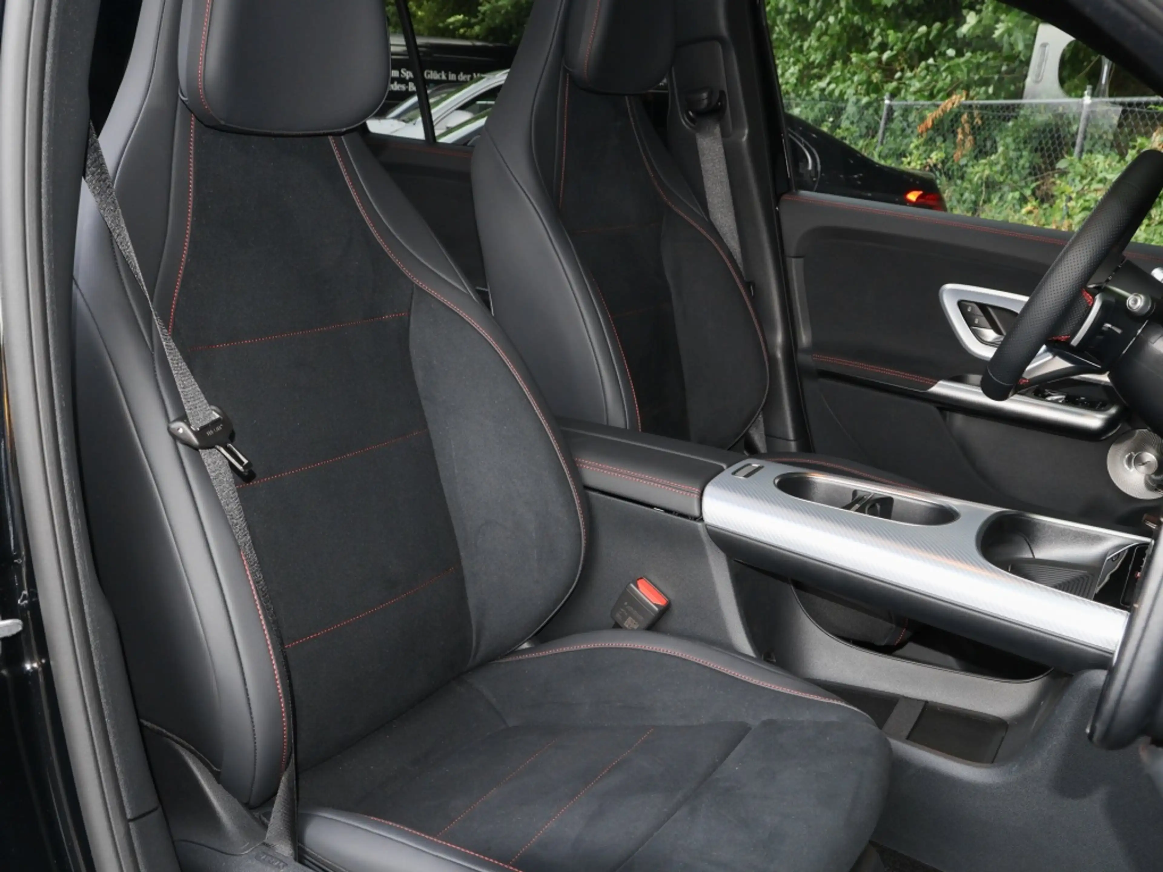 Mercedes-Benz GLB 220 4M AMG-Sport+Burm+Pano+Super+MLB+Memo — photo 5