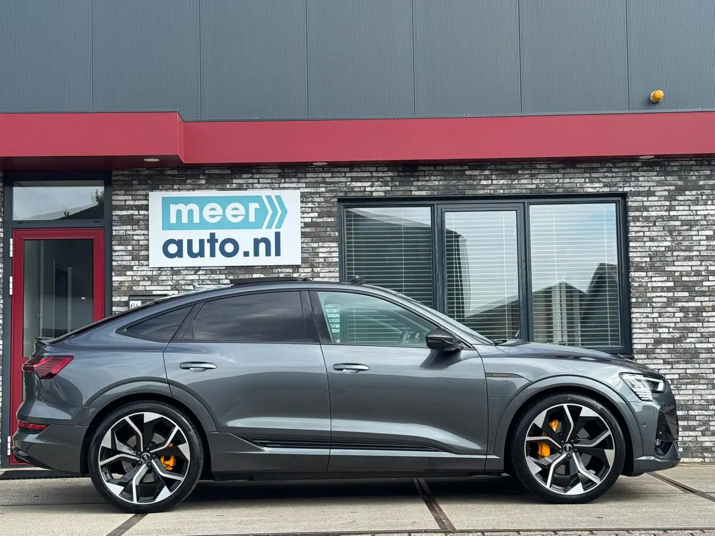 Audi e-tron Sportback 55 quattro S-LINE VOL! RS-ZETELS l MATRI Grijs - 2