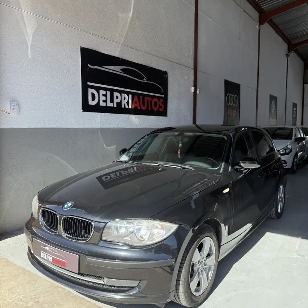 BMW 118 118d Schwarz - 1