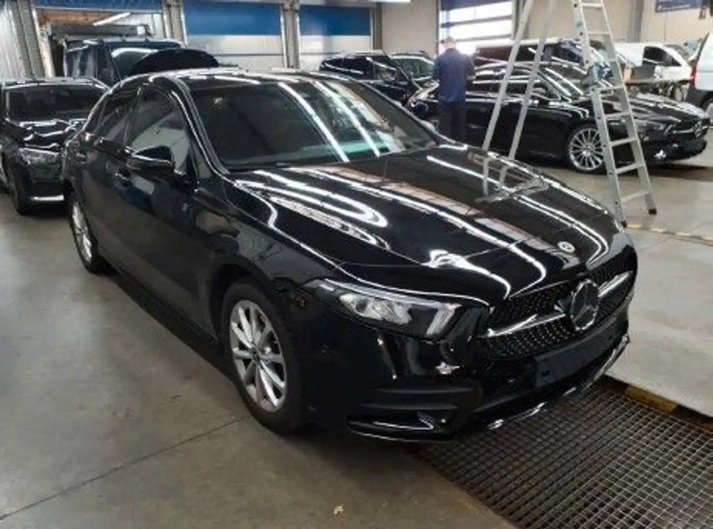 Mercedes-Benz A 250 e AMG+Pano+RKamera+Ambiente+Night Noir - 2