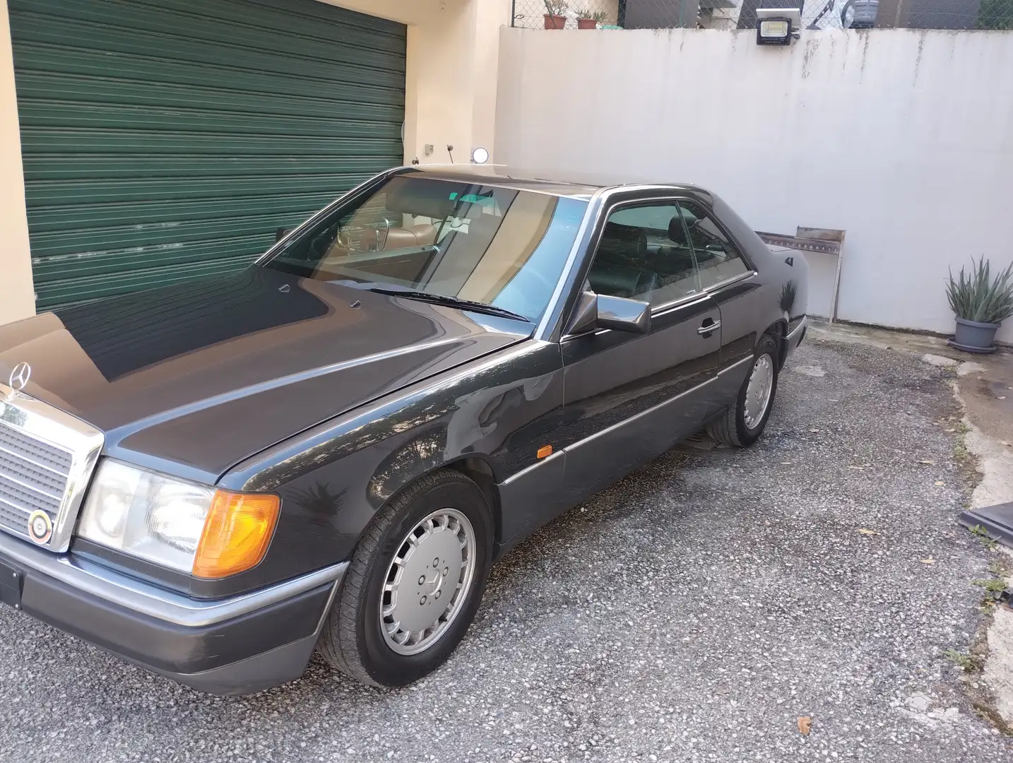 Mercedes-Benz CE 200 W124 Siyah - 1