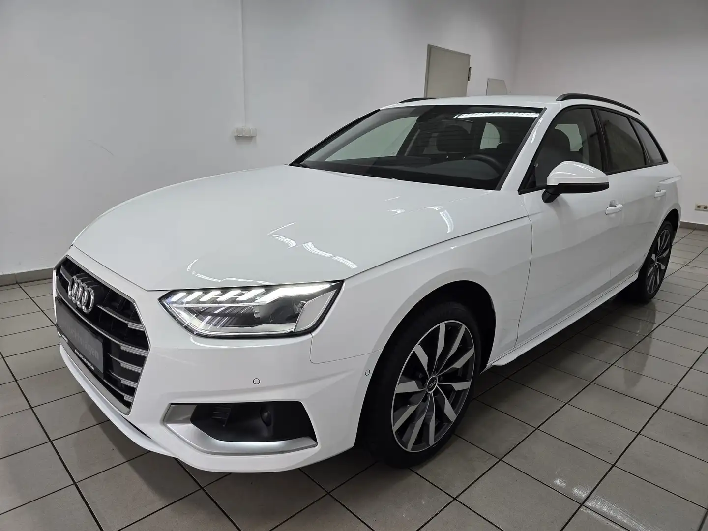 Audi A4 Avant 40 2.0 g-tron advanced LED MMI Plus 18" Weiß - 1