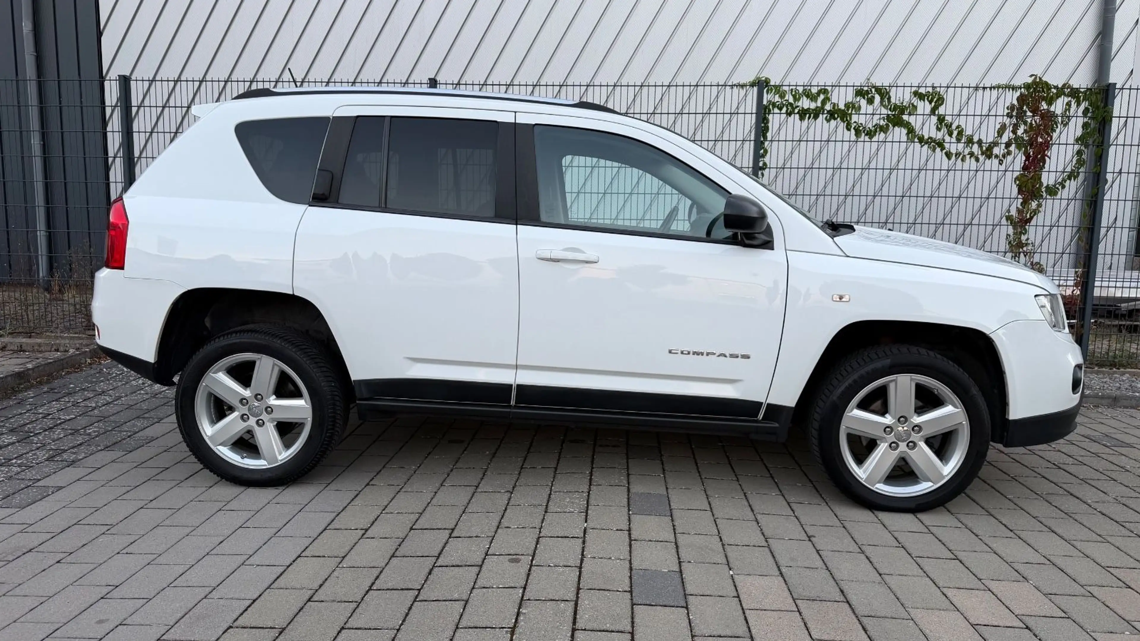 Jeep Compass Limited 4x4 2.4 AUTOMATIK TÜV,LEDER,NAVI — photo 7