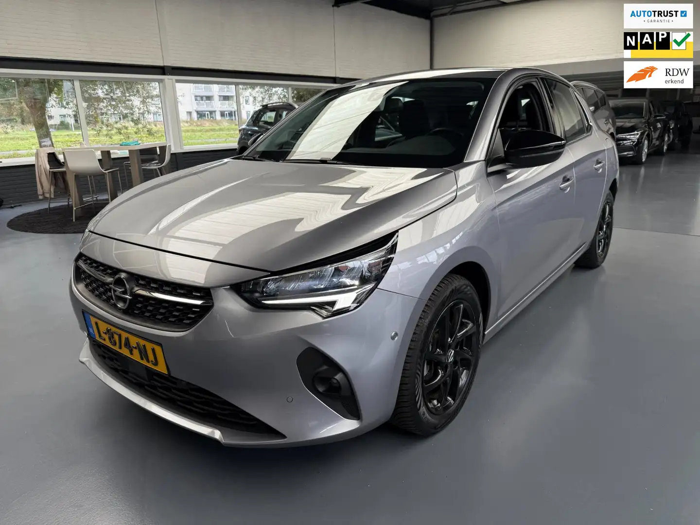 Opel Corsa 1.2 GS Line Grijs - 1