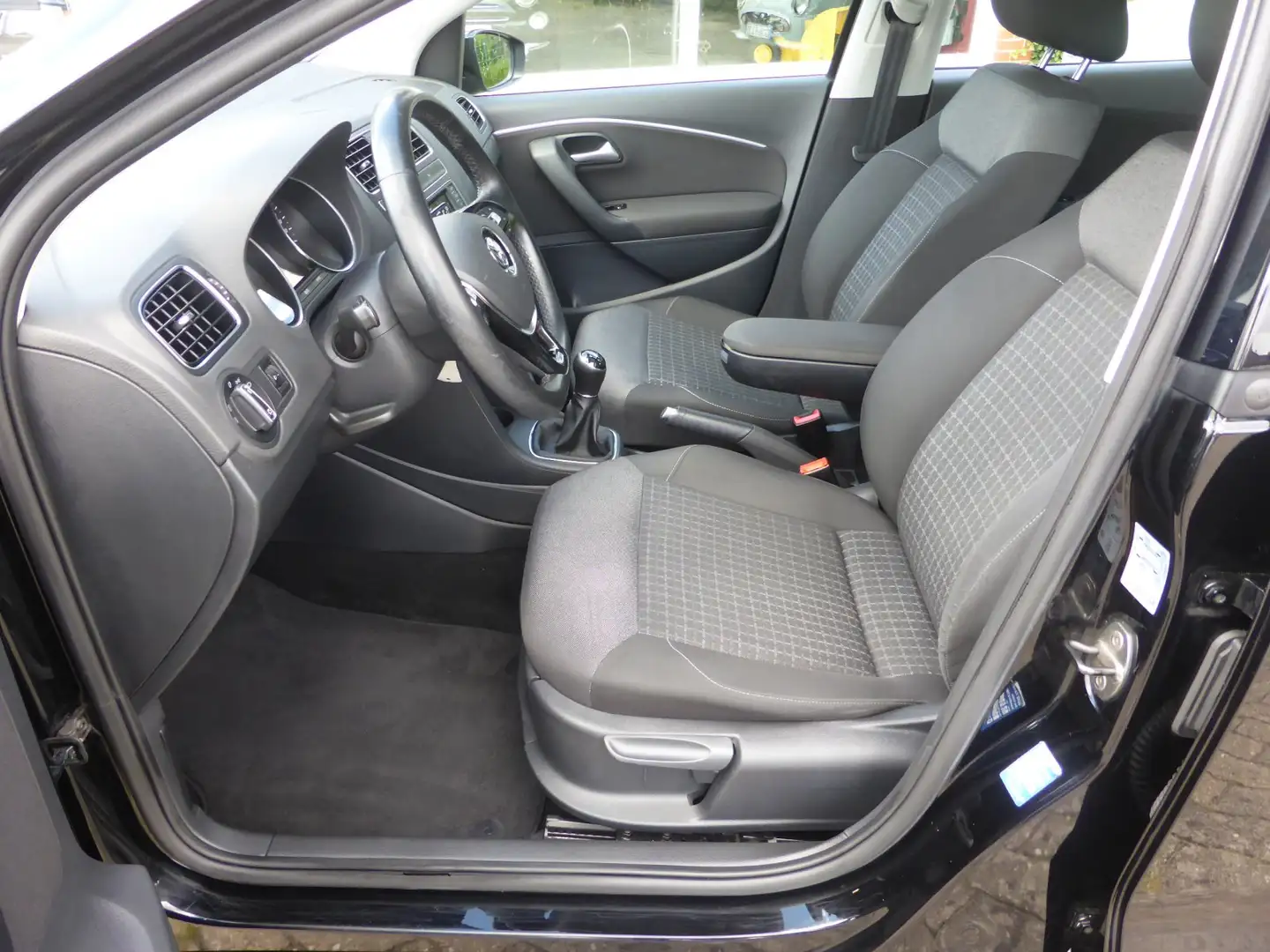 Volkswagen Polo V 1.2 TSI BMT/S&S Comfortline Panorama/PDC/Alu Zwart - 2