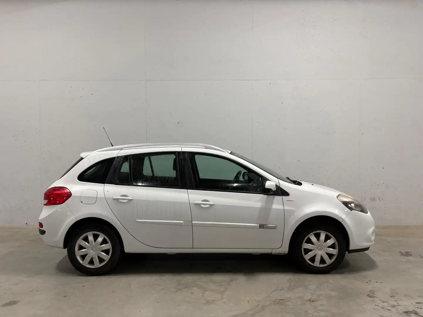 Renault Clio Estate 1.2 TOMTOM Editie Navi Airco Cruise Control Weiß - 2