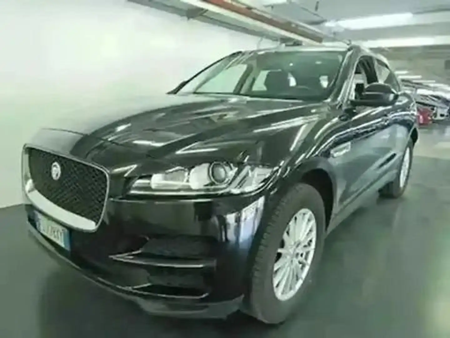 Jaguar F-Pace F-Pace 2.0d i4 Pure awd 180cv  - MOTORE RUMOROSO Nero - 2