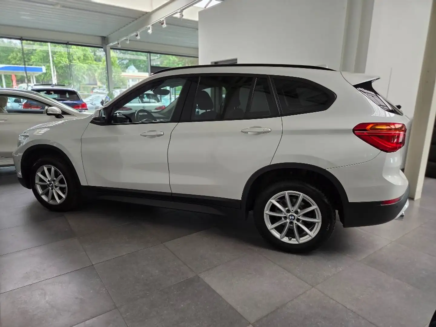 BMW X1 X1 sDrive16d Aut. Weiß - 2