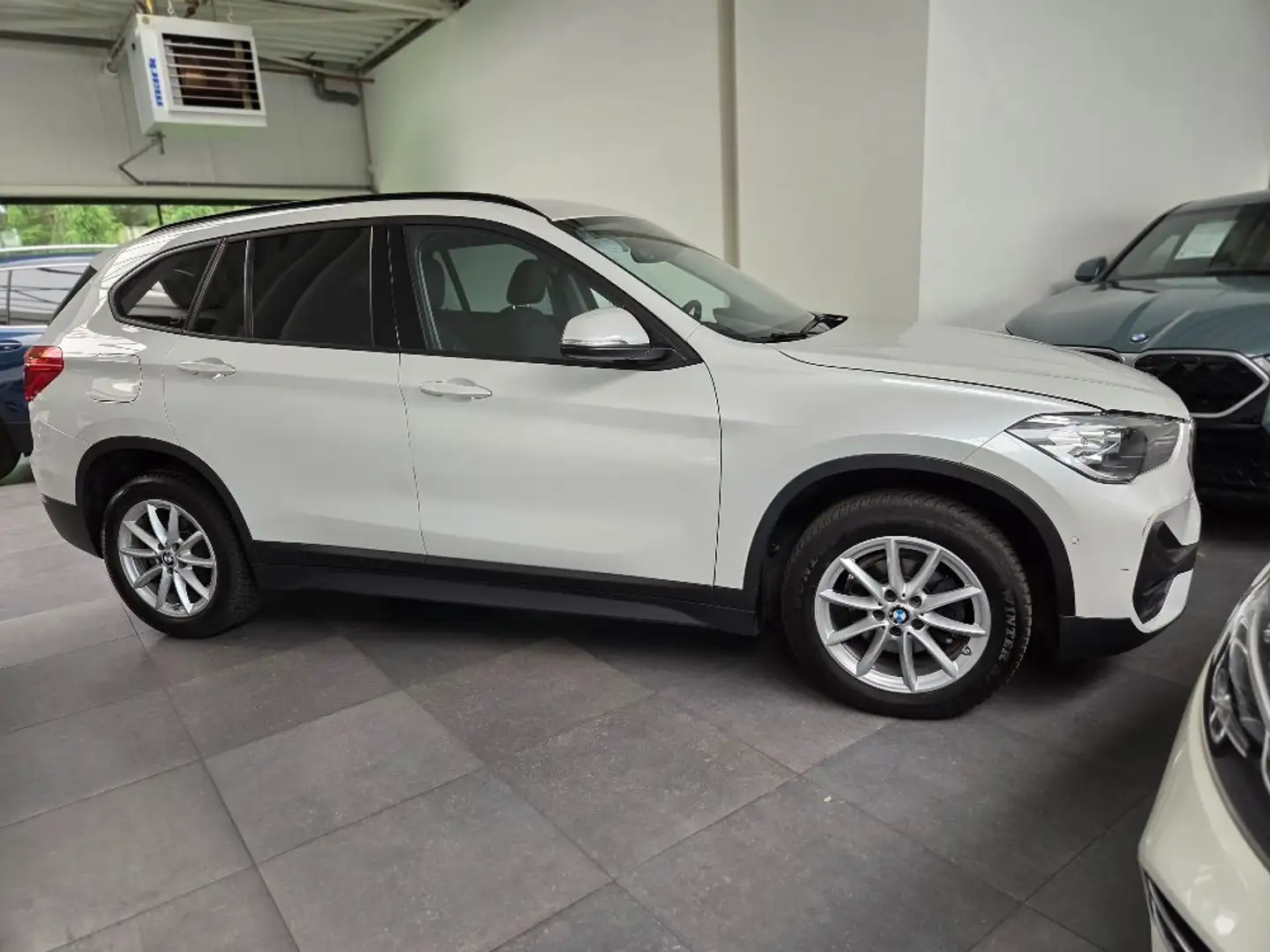BMW X1 X1 sDrive16d Aut. Weiß - 1
