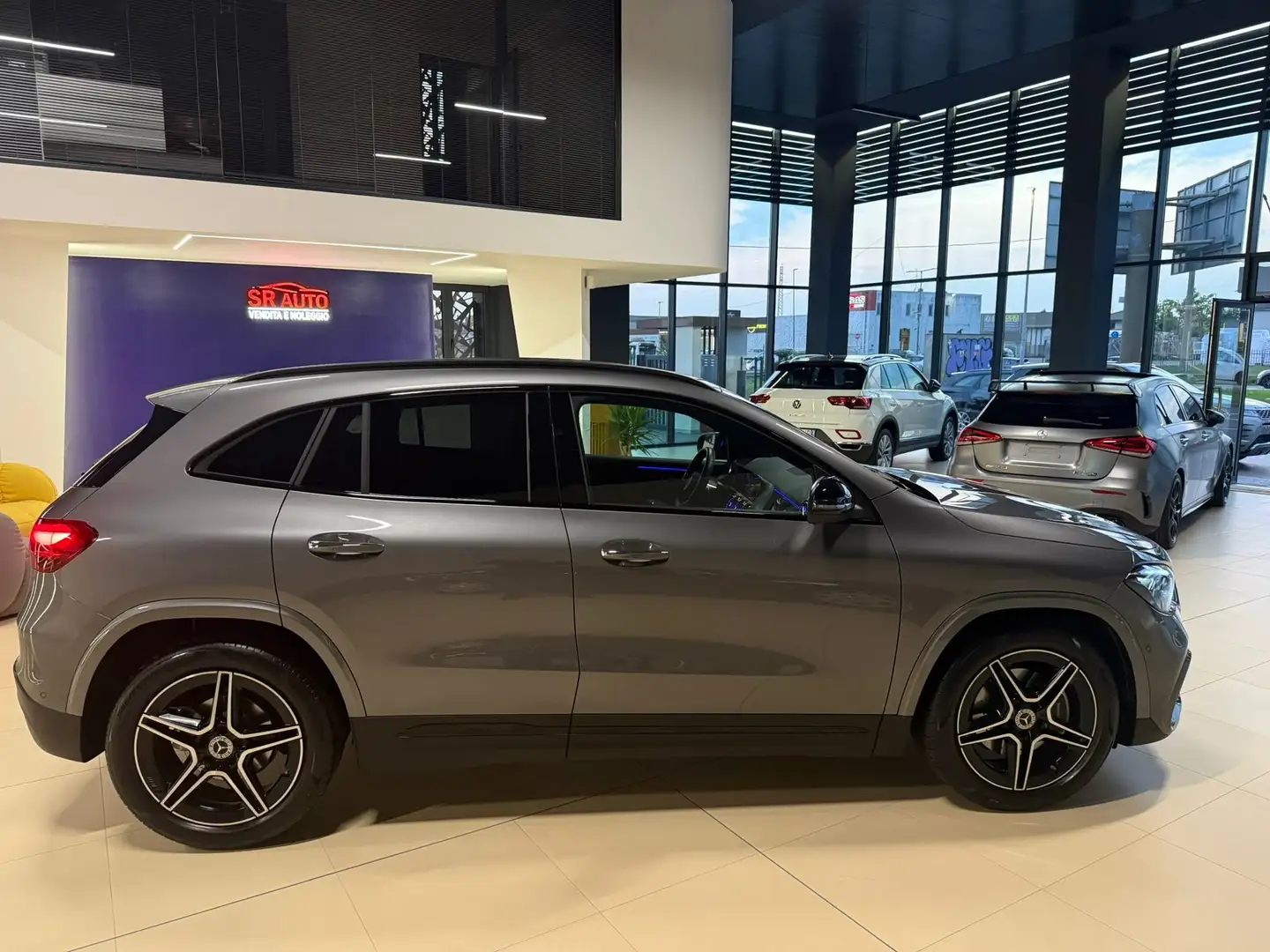 Mercedes-Benz GLA 200 GLA 200D IBRIDA PREMIUM PLUS Gris - 2