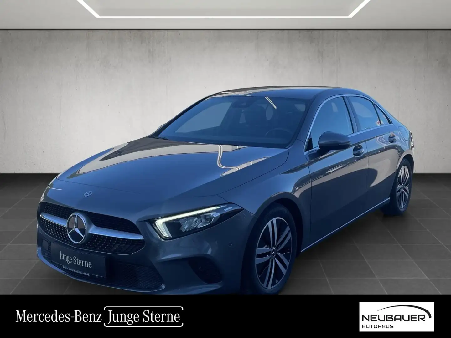 Mercedes-Benz A 200 d 4MATIC Limousine Progressive LED PTS MBUX Grau - 1
