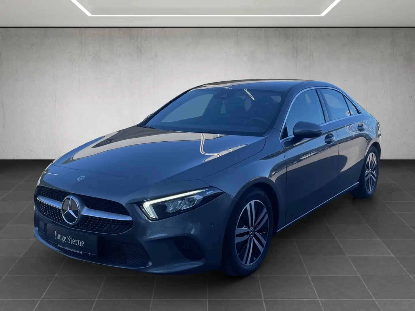 Mercedes-Benz A 200 d 4MATIC Limousine Progressive LED PTS MBUX Grau - 2