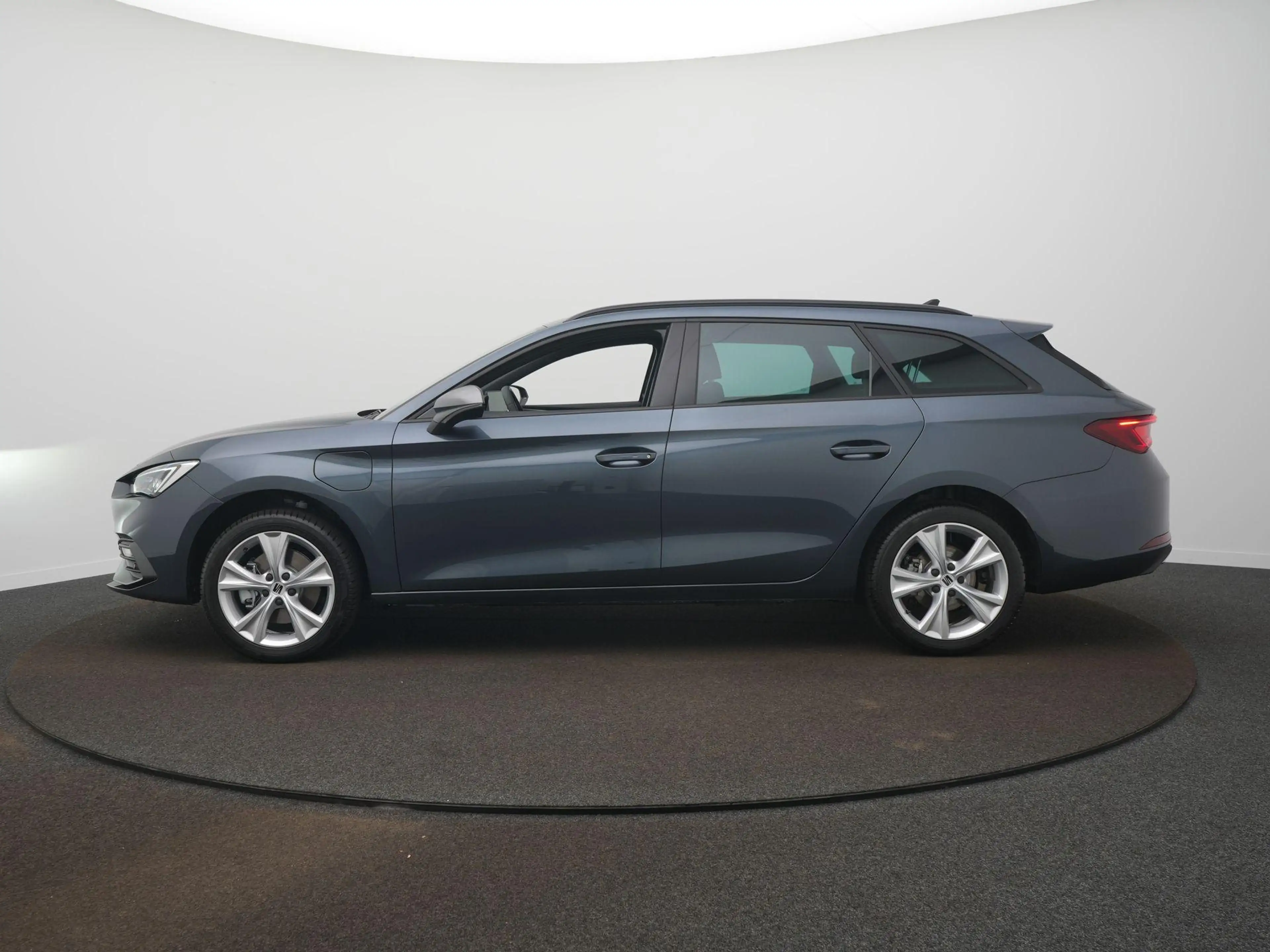 SEAT Leon e-Hybrid Sportstourer FR Business 1.5 TSI eHybrid 150 kW / — photo 8