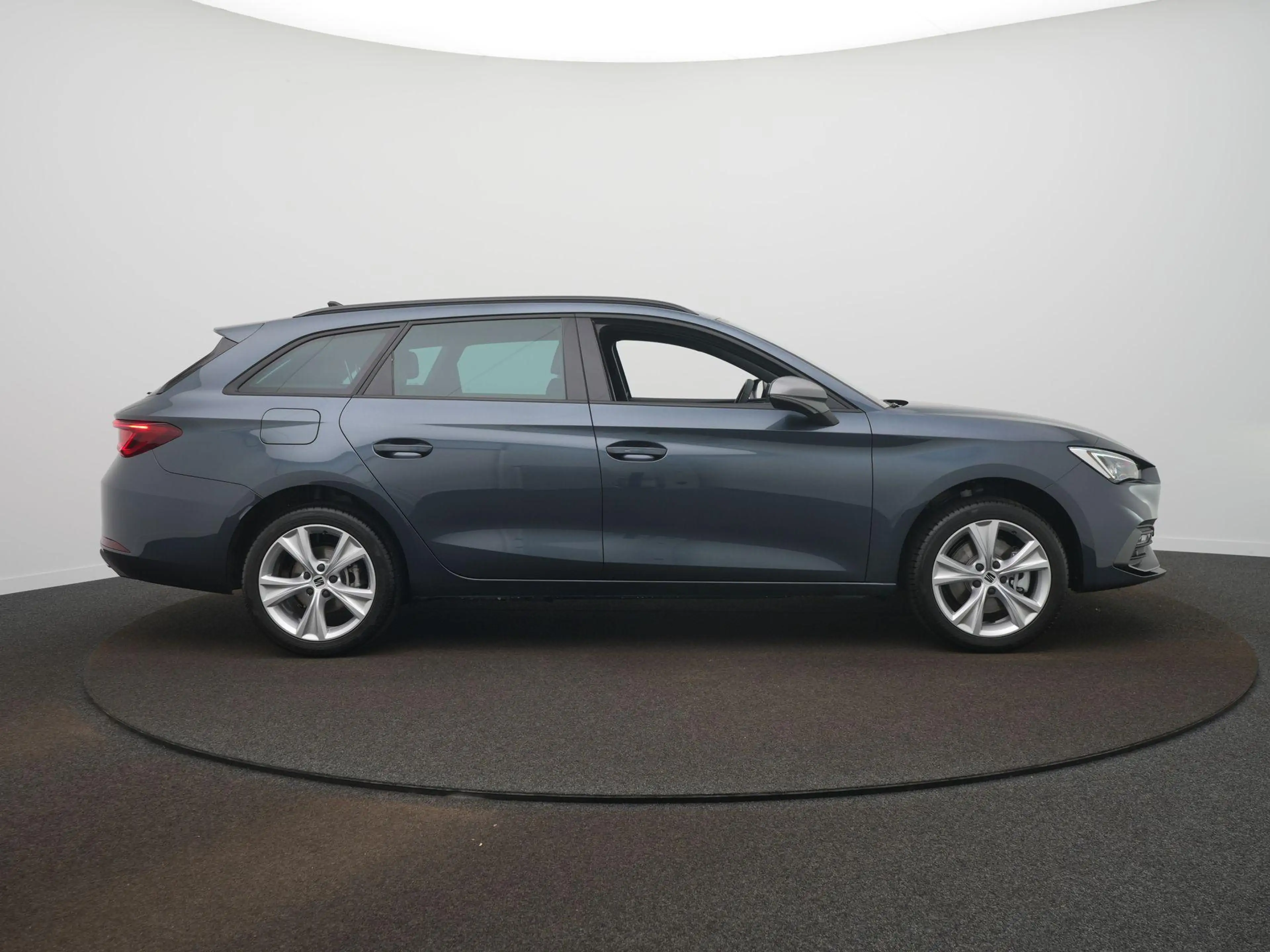 SEAT Leon e-Hybrid Sportstourer FR Business 1.5 TSI eHybrid 150 kW / — photo 4