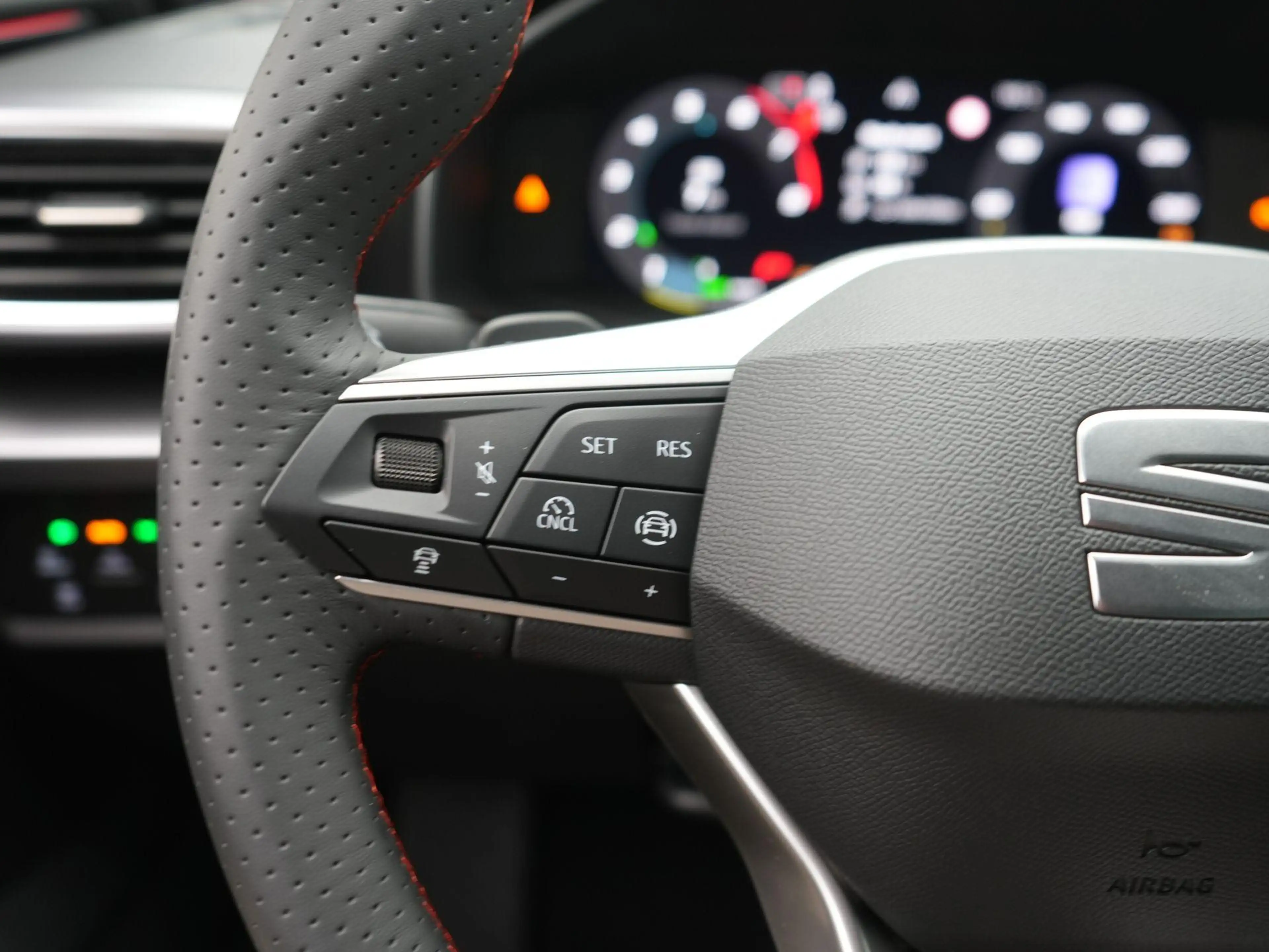SEAT Leon e-Hybrid Sportstourer FR Business 1.5 TSI eHybrid 150 kW / — photo 15
