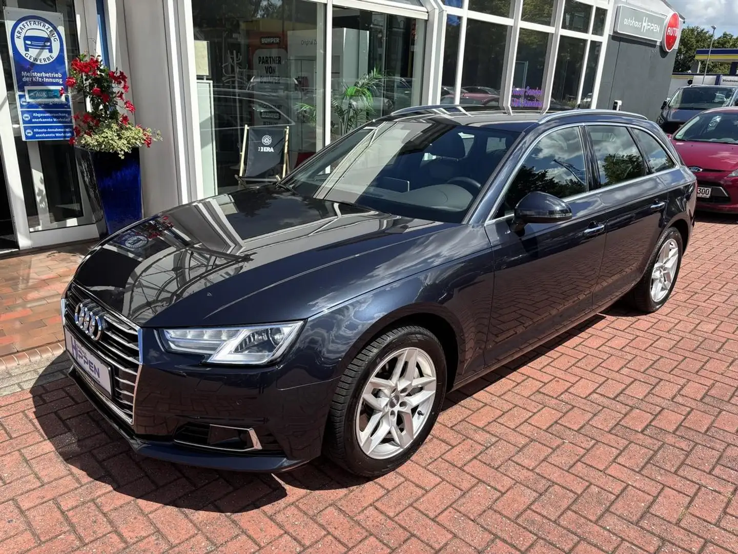 Audi A4 Avant 2.0 TFSI S tronic Automatik Blau - 1
