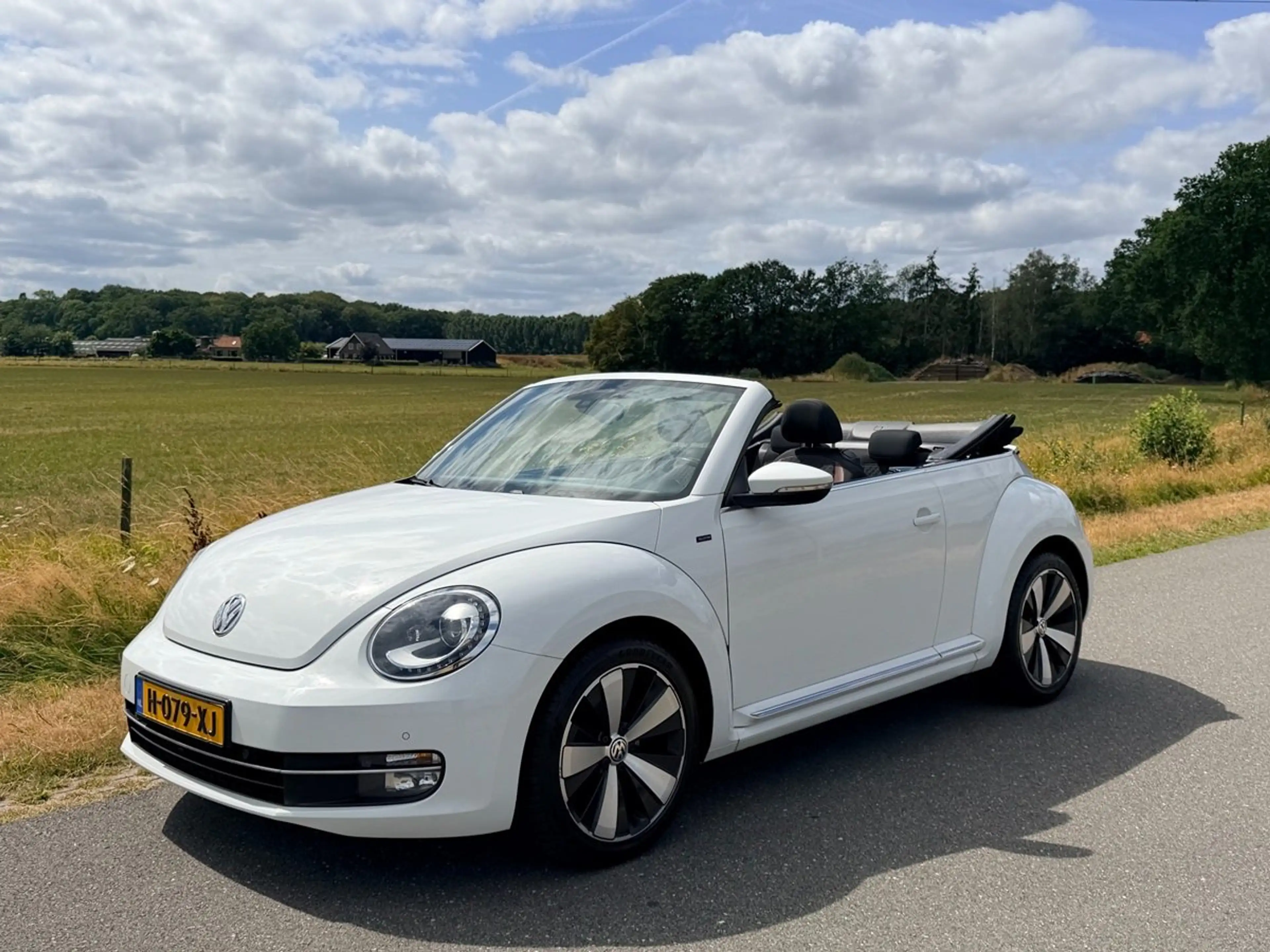 Volkswagen Beetle Cabrio 1.2 TSI Design Aut., Xenon/LED, Cruise, ECC — photo 2