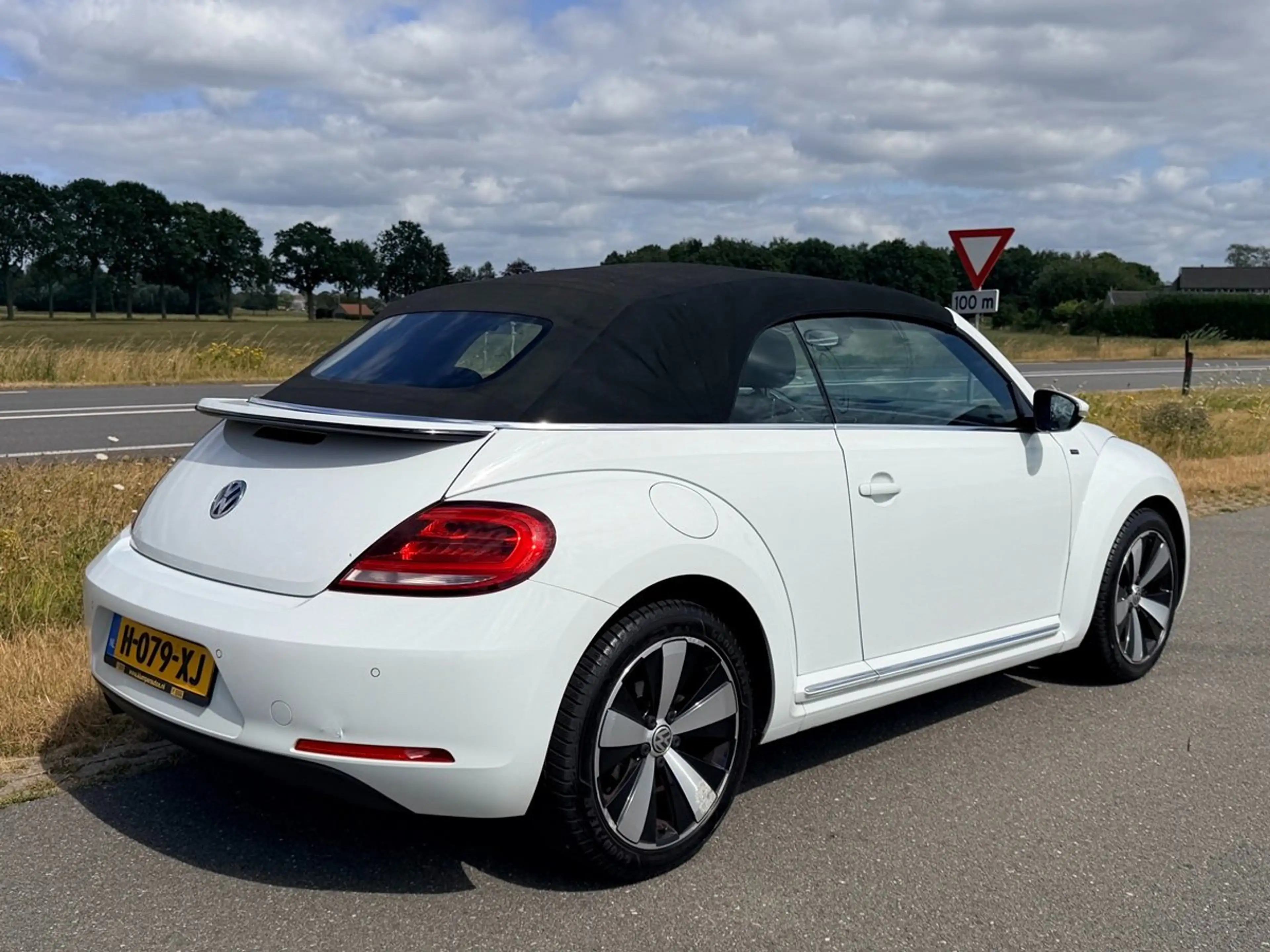 Volkswagen Beetle Cabrio 1.2 TSI Design Aut., Xenon/LED, Cruise, ECC — photo 6
