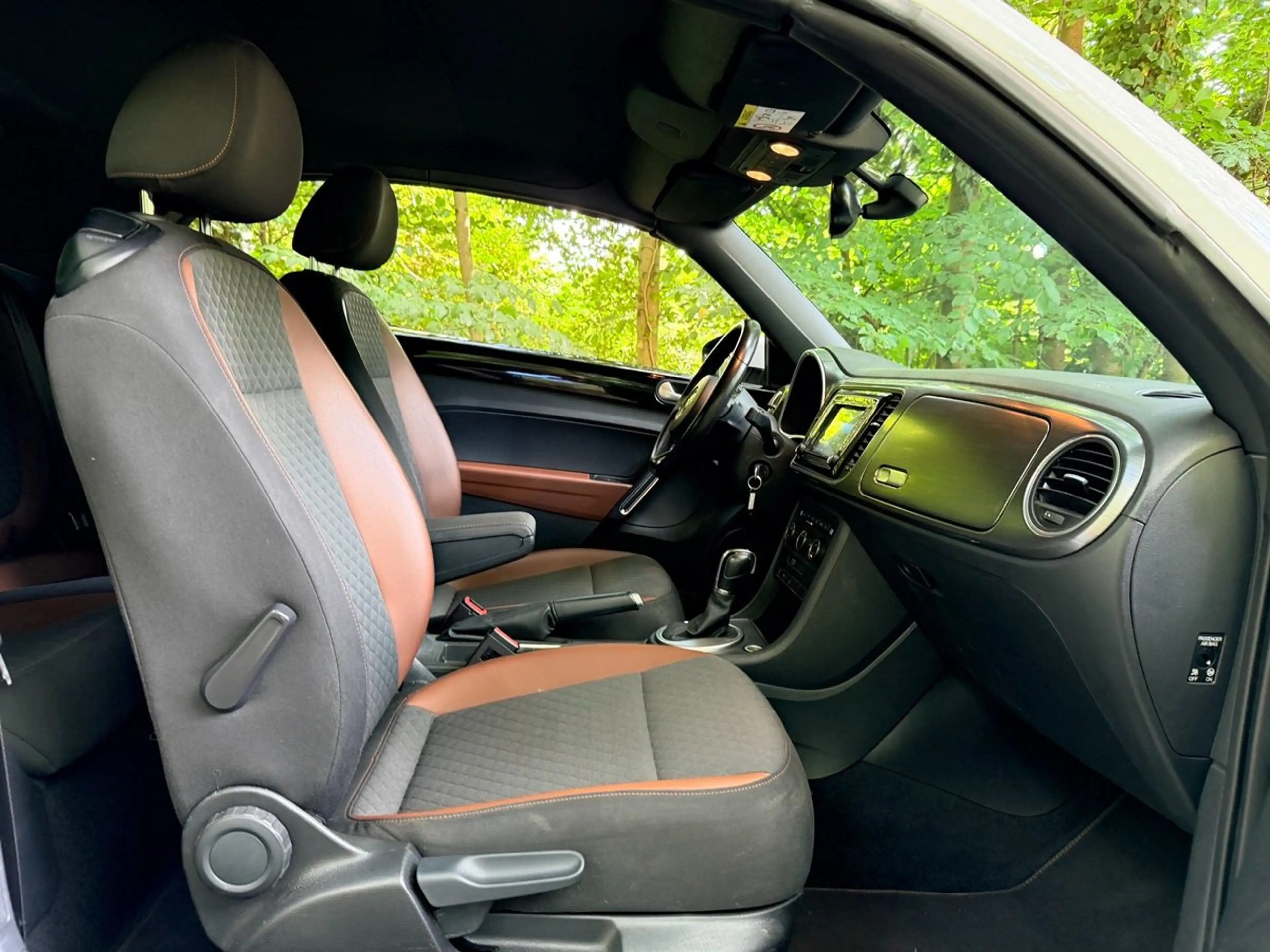 Volkswagen Beetle Cabrio 1.2 TSI Design Aut., Xenon/LED, Cruise, ECC — photo 13