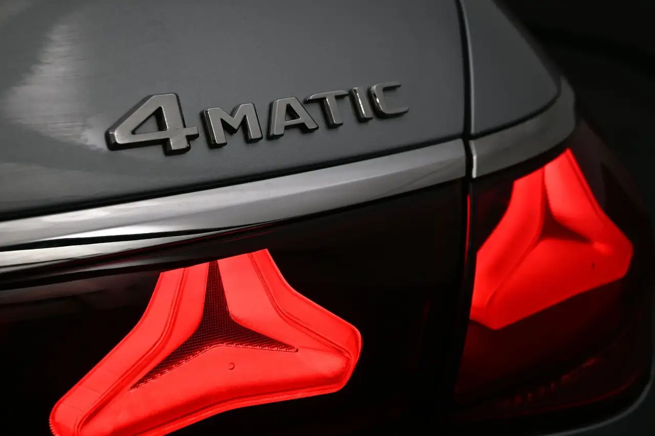 Mercedes-Benz E-Class fotografie Mercedes-Benz E-Class