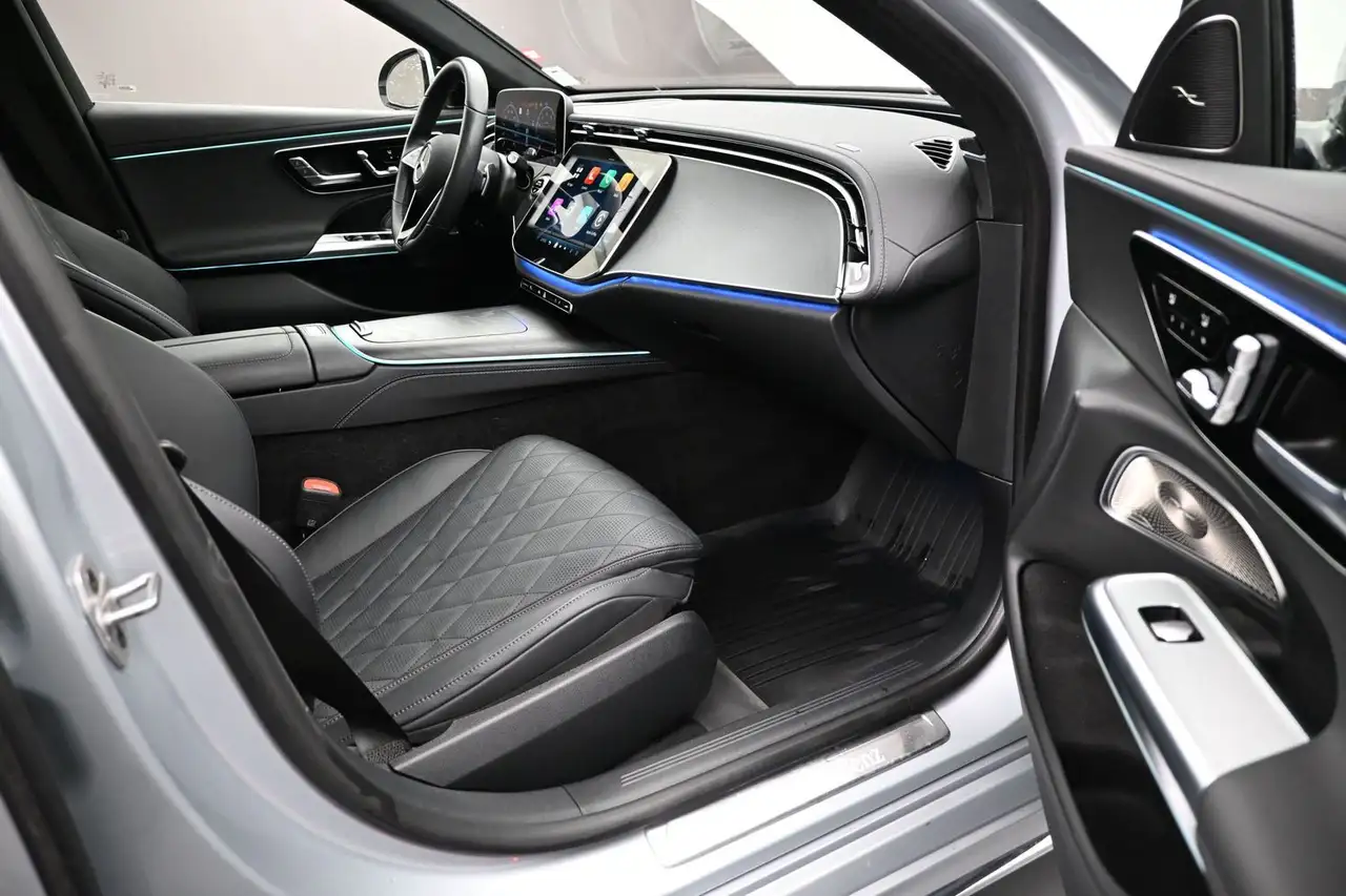 Mercedes-Benz E-Class fotografie Mercedes-Benz E-Class