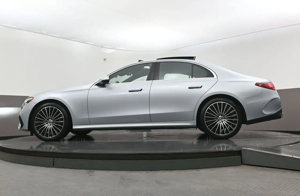 Mercedes-Benz E-Class fotografie Mercedes-Benz E-Class
