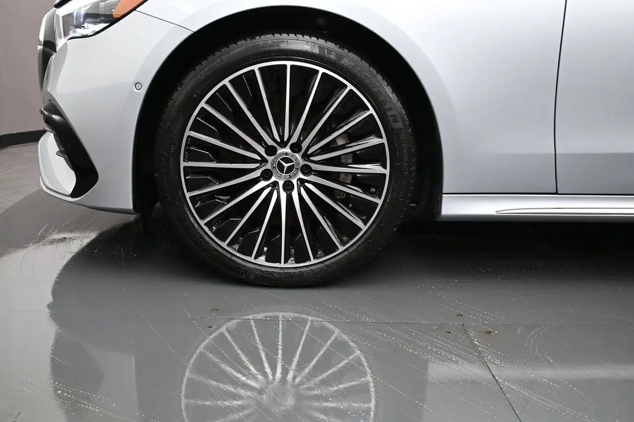 Mercedes-Benz E-Class fotografie Mercedes-Benz E-Class
