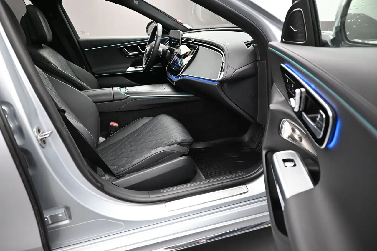 Mercedes-Benz E-Class fotografie Mercedes-Benz E-Class