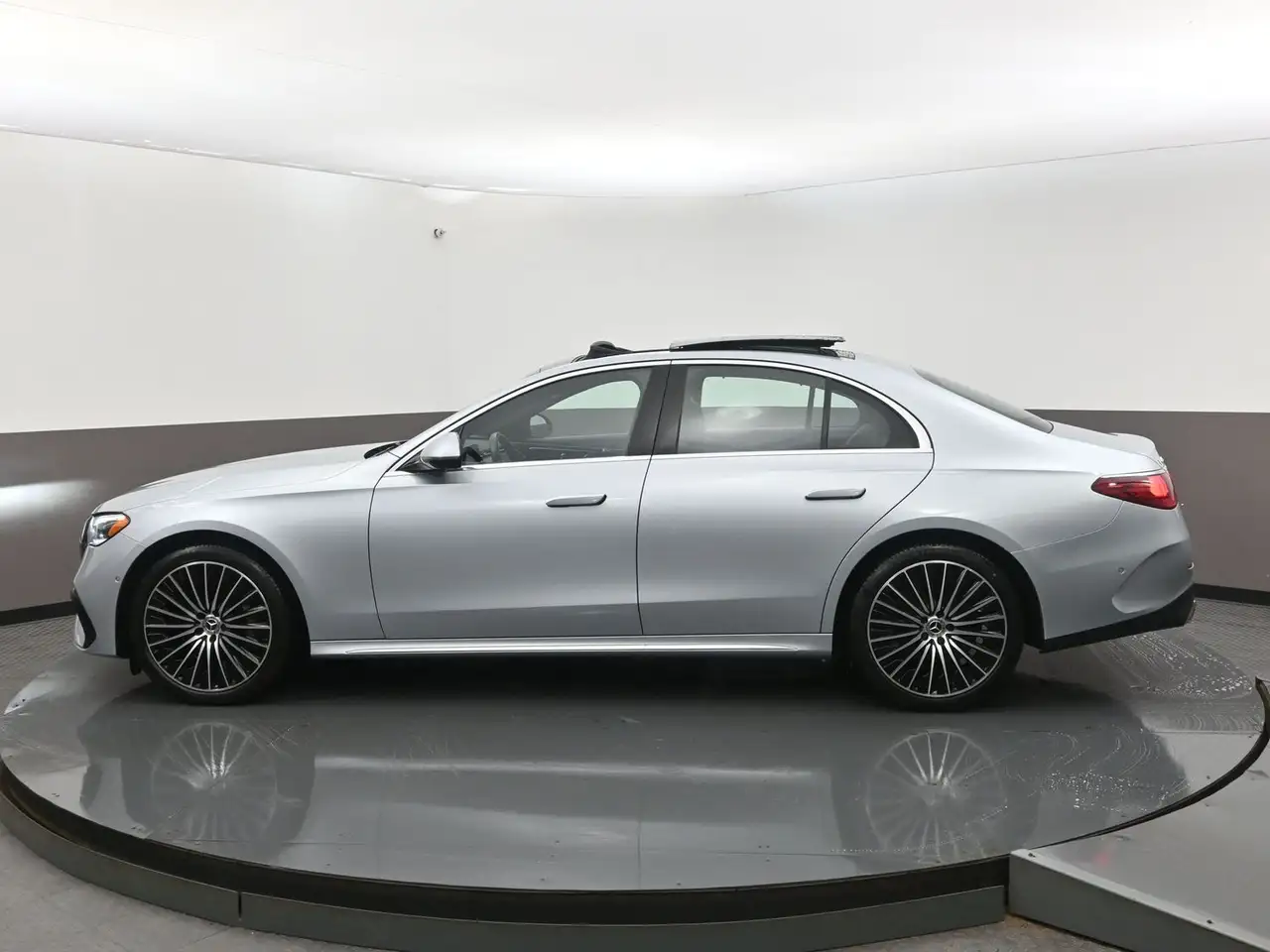 Mercedes-Benz E-Class fotografie Mercedes-Benz E-Class