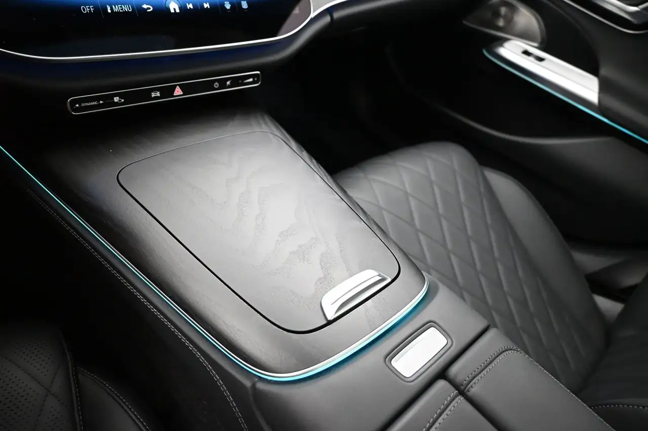 Mercedes-Benz E-Class fotografie Mercedes-Benz E-Class