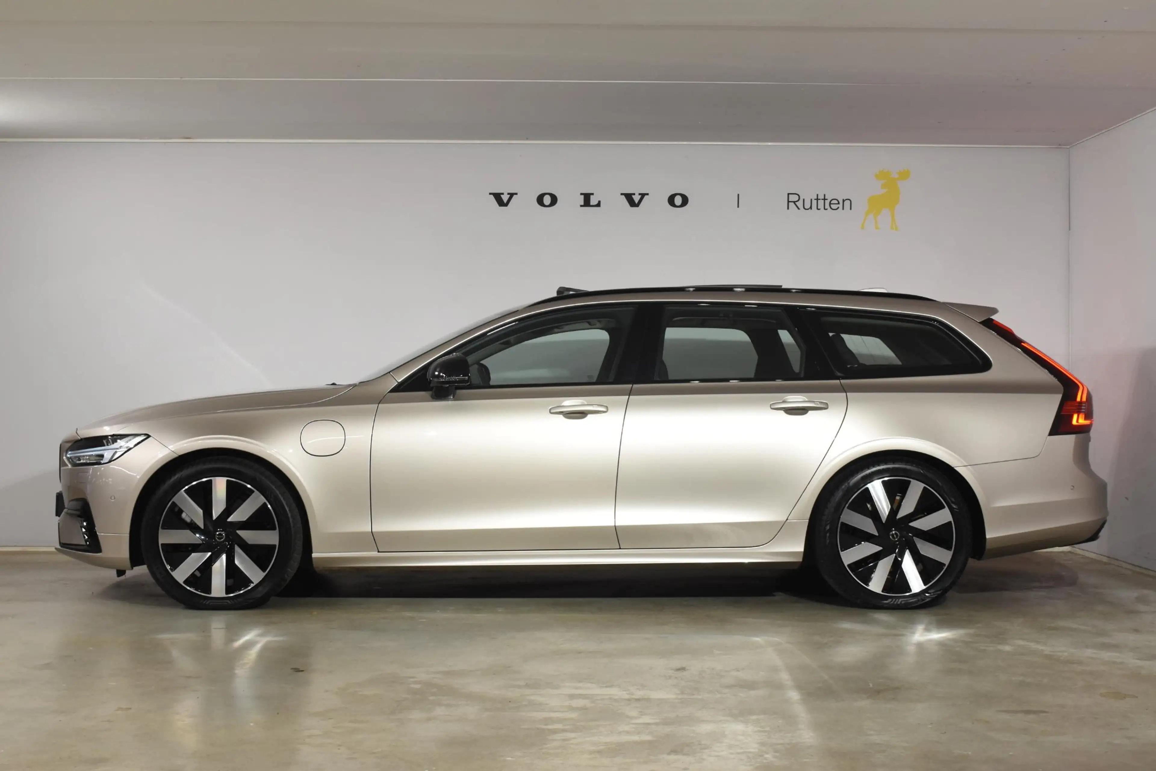 Volvo V90 T8 455PK Plug-in hybrid AWD Ultra Dark / Adaptive — photo 8