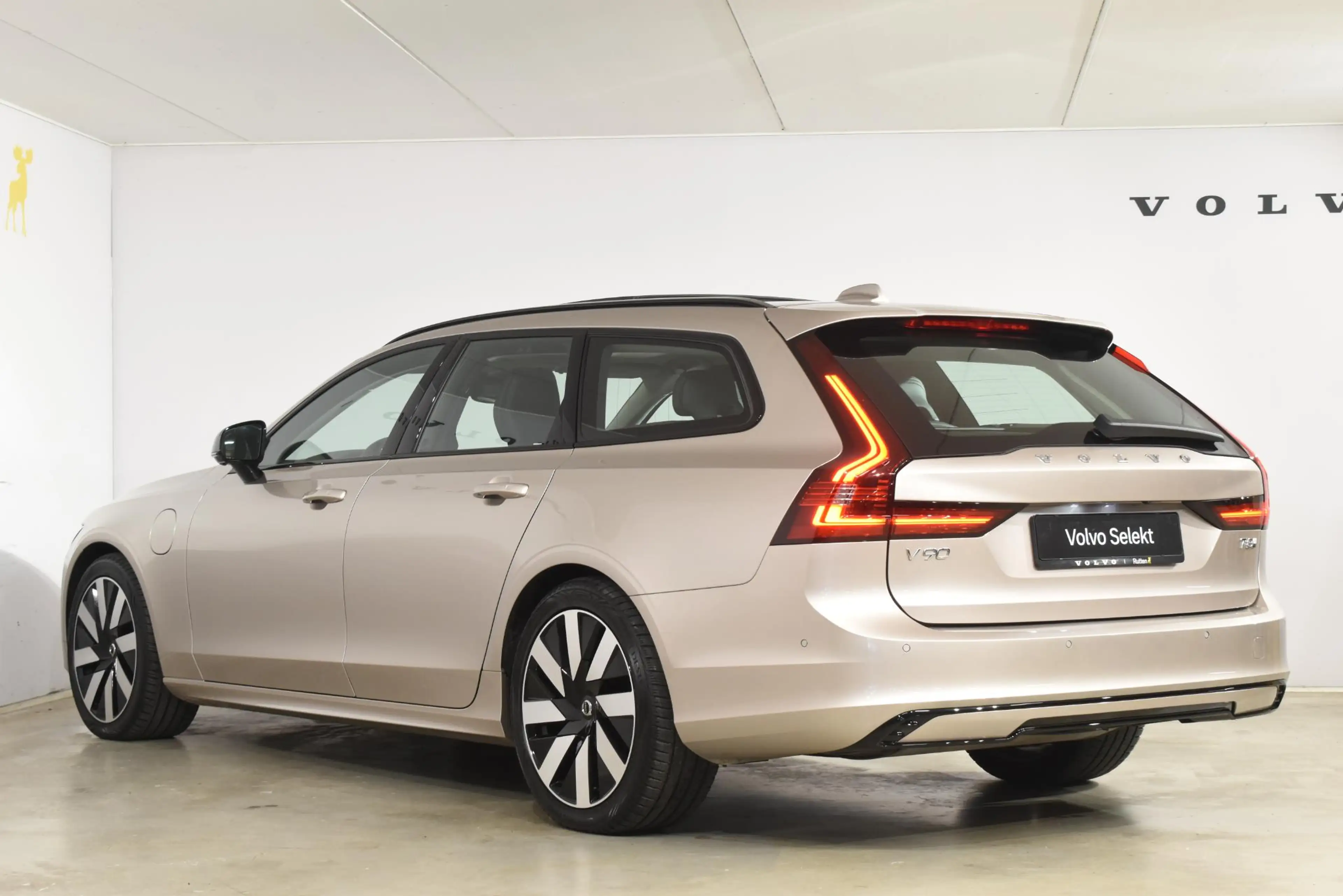 Volvo V90 T8 455PK Plug-in hybrid AWD Ultra Dark / Adaptive — photo 5