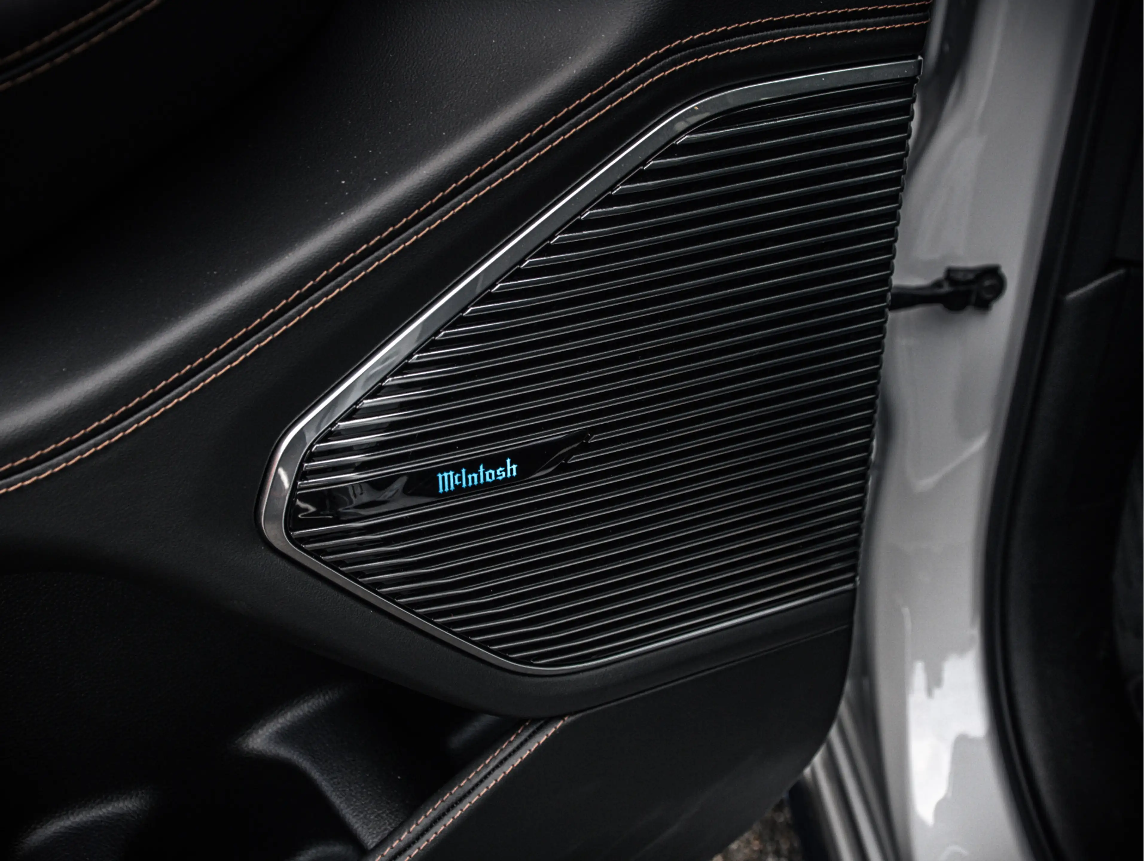 Jeep Grand Cherokee | 2.0 Summit Reserve 380 PK | 4xe hybrid | Black E — photo 15