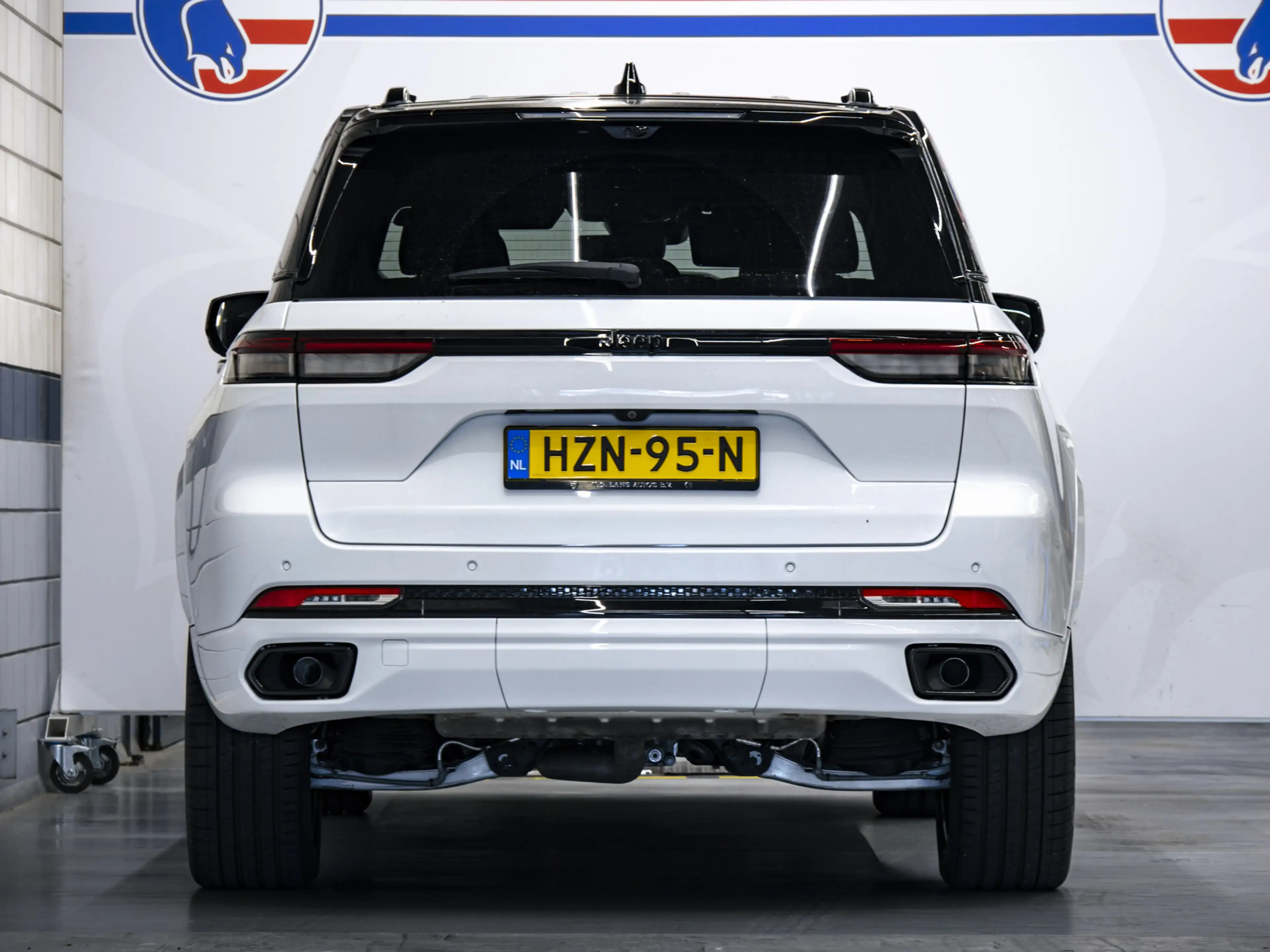 Jeep Grand Cherokee | 2.0 Summit Reserve 380 PK | 4xe hybrid | Black E — photo 4