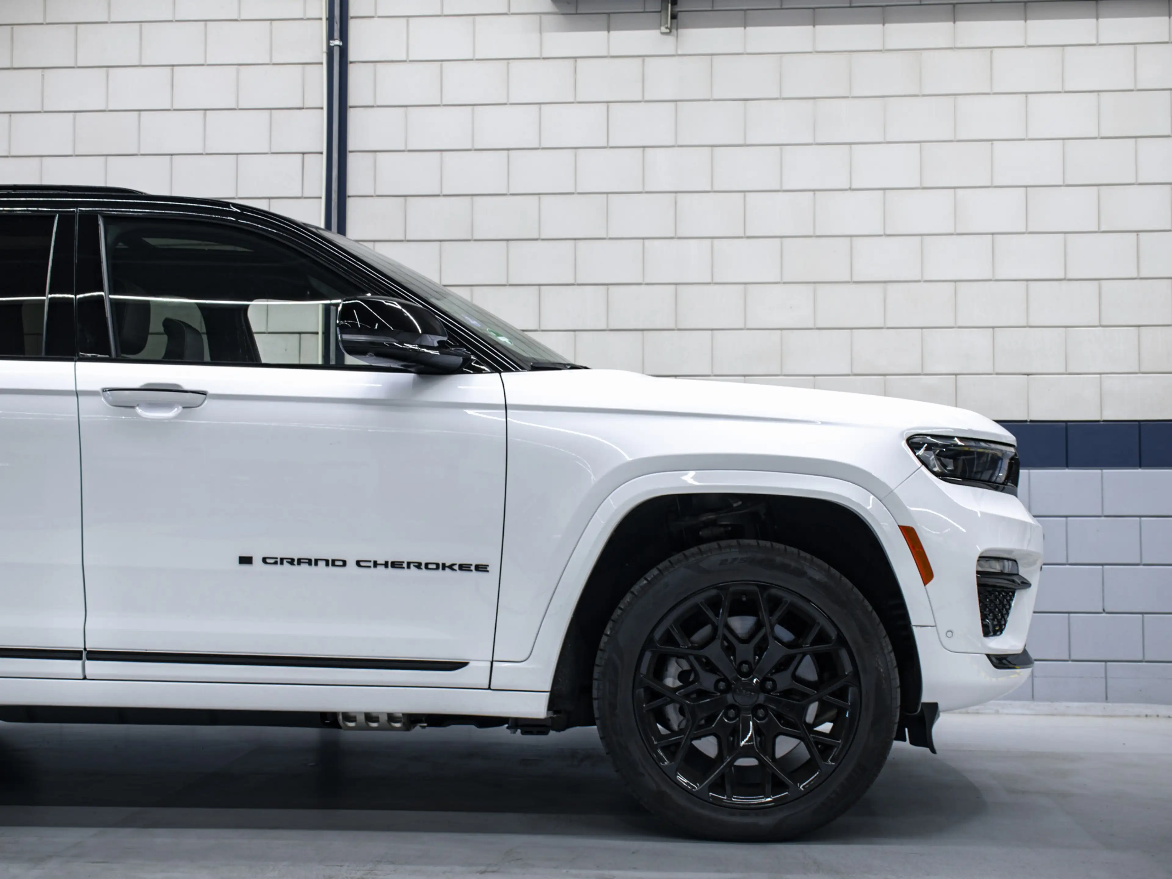 Jeep Grand Cherokee | 2.0 Summit Reserve 380 PK | 4xe hybrid | Black E — photo 7
