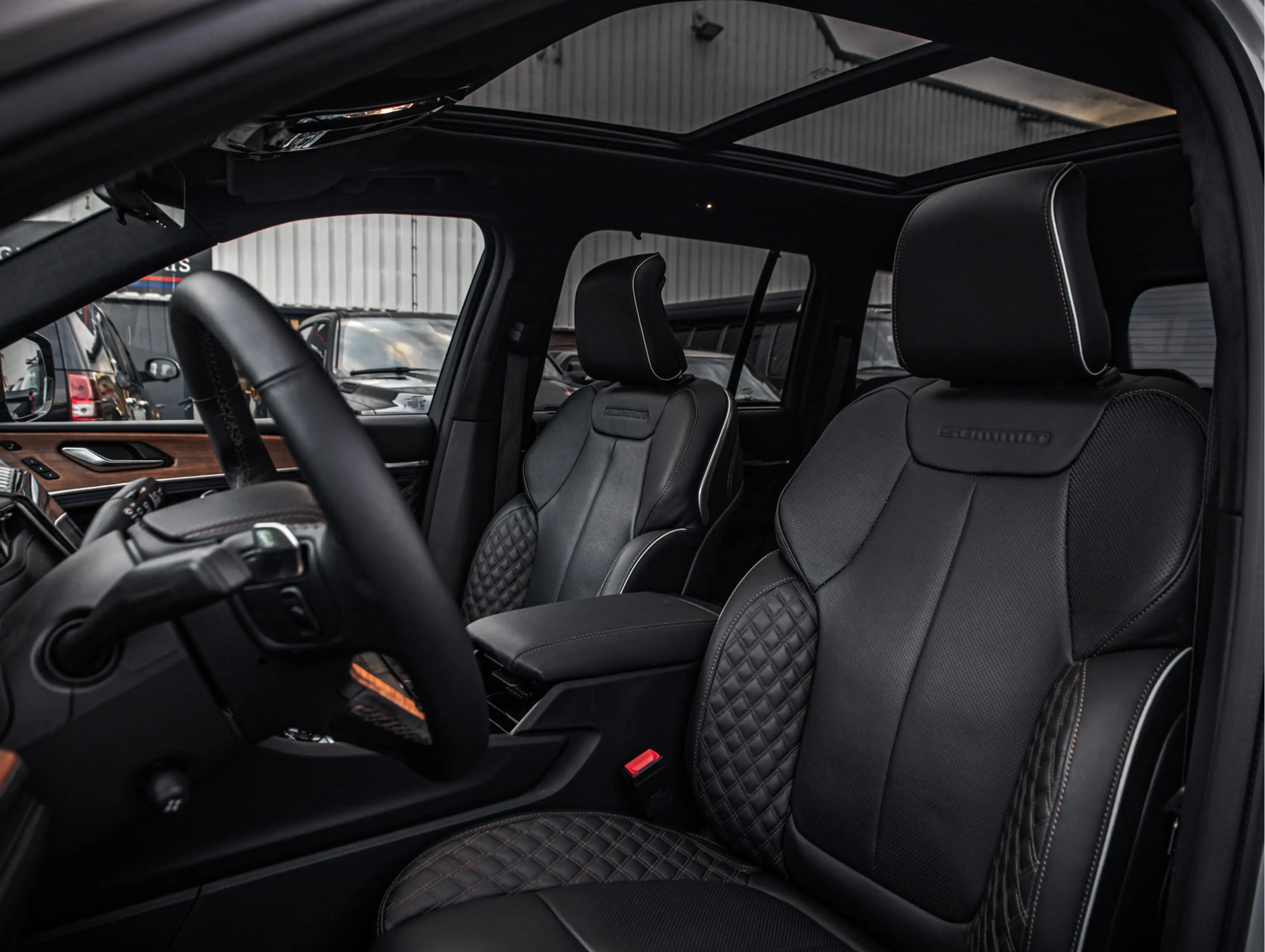 Jeep Grand Cherokee | 2.0 Summit Reserve 380 PK | 4xe hybrid | Black E — photo 12
